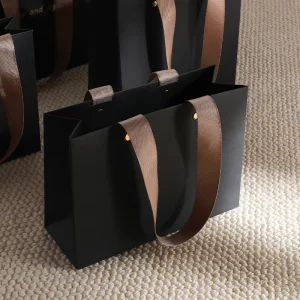 Bespoke Artistic Reusable Embossed Paper Carrier Bags with Custom Print Logo 1pc MOQ Exhibition Supermarket Use