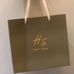 Branded Luxury Eco Friendly Cardboard Boutique Shopping Gift Bags Custom Gold Foil Logo Low MOQ Black Art for Clothing