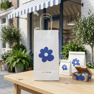 Christmas Themed Eco Friendly Paper Bag Customised Logo Embossed Advanced Production Technology for Small Business Gift