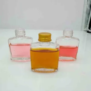 Custom 80ml Square Glass Wine Bottles with Screw Cap for Wine Beer Coffee Beverage