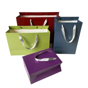 Custom Durable Paper Tote Bags with Handle for Apparel Packaging in Fashion Stores for Supermarket Use and Promotions