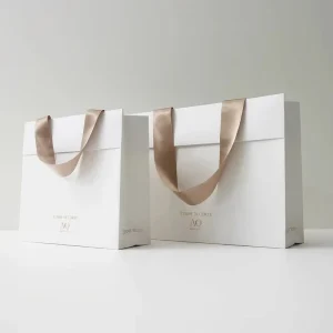 Custom Eco Friendly Durable Luxury Embossed Floral Paper Bag Gold Foil Logo Promotional Boutique Exhibition Gift Packaging Satin