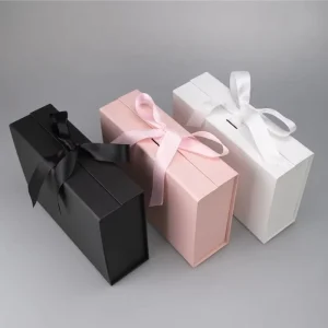 Custom Eco Friendly Recyclable Paperboard Rigid Square Cosmetic Boxes Magnetic Closure Handle Matt Lamination Embossing Gold