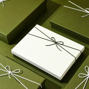 Custom Eco Paper Gift Box Low MOQ Bulk Ribbon Bow Box For Cosmetic Scarf Perfume New Year Thanksgiving Holiday Gift Hamper
