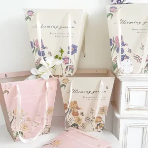 Custom Luxury Cardboard Paper Flower Gift Bag for Mother’s Day Gifts Elegant Recyclable Floral Packaging Gold Surface for