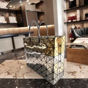 Custom Patterned Durable Shopping Tote Bags with Sparkling VMPET for Luxury Clothing Packaging Supermarket & Exhibition Use