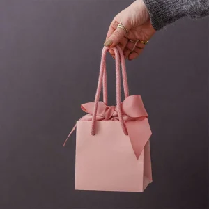Custom Retail Kraft Paper Shopping Clothing Shopping Gift Bag Luxury Handle Mini Packaging Printed Paper Bag With Logos
