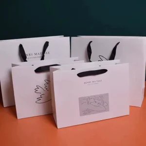 Customized High Quality Luxury Paper Bag White Cardboard Paper Shopping Bag Packaging with Black Handle with Your Own Logo