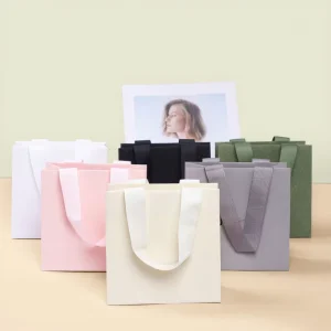 Customized Print Luxury Gift Paper Shopping Bag Packaging Paper Bags with Your Own logo for Clothing Small Business