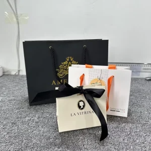 Design Printed Reusable Eco Friendly Shopping Gift Packaging Paperboard Bag with Your Own Logo