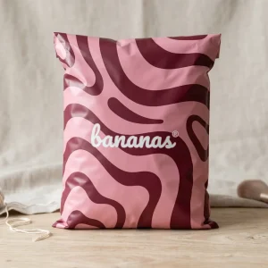 Durable Poly Mailer Bags for Apparel Custom Waterproof Packaging with Eco-friendly Design Brand Options for Clothing Shipping