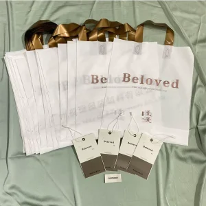 Eco-Friendly Custom Logo Printed PE Packaging Bags Folded Edge Plastic Handheld Clothes Shopping Bags Strap for Garments