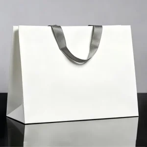 Eco Friendly Kraft Paper Gift Bag with Hot Stamping Non Wrinkled Heat Pressed Finish