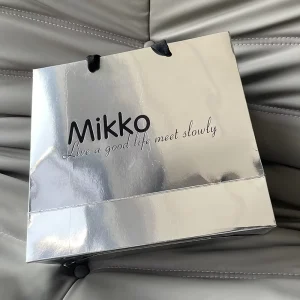 Eco Friendly Paperboard Custom Printed Silver Cosmetic Bag