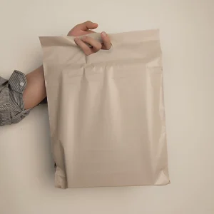 Eco-Friendly Poly Custom Color Mailer Bags with Handle for Shoes Socks Fur Packaging Tear-Proof Opaque