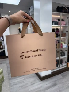 Factory Direct Luxury Carrier Bag High Grade Cardboard Stock UV Spot Glossy Finish Cosmetic Shop Decor Export