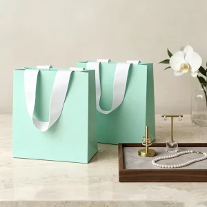 Green Luxury Shopping Paper Bag with Handles Gold Stamping Printed Logo Customizable Green Gift Paper Bags for Promotions