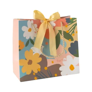 High Quality Valentine’s Day & Birthday Party Wedding Love Recyclable Paperboard Gift Bags Ribbon Handles for Candle Packaging