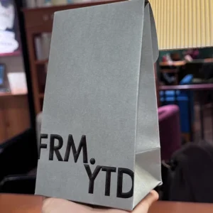 Luxury 250g Art Paper Bag with Hot Stamping Embossing and Spot UV for High End Brand