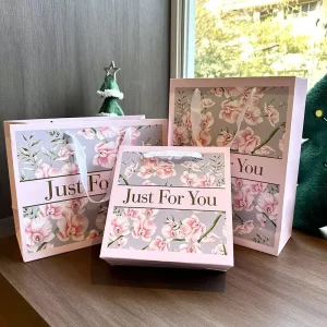 Luxury Pink Jewelry Paper Bag with Custom Brand Logo Durable Art Paper Design Retail Gift Shopping Ribbon Handle Socks