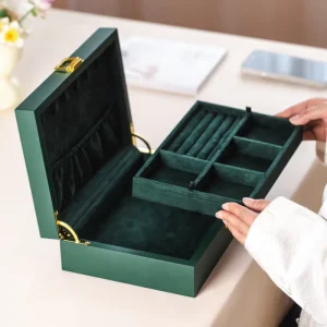 Portable Solid Wood Decorative Storage Chest with Elegant Green Lacquer Finish for Jewelry and Gift Organization