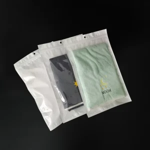 Recyclable Retail Zipper Bag with Print logo Personalized Bags Waterproof Plastic Pouch Bags for Durable Clothing