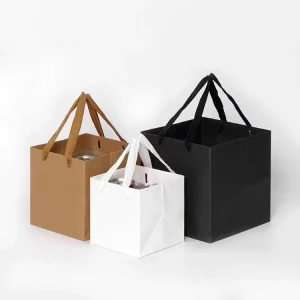 Recycled Kraft Paper Bag in Brown Black White Big Size Square Pizza Flowers Carry Bag for Cake Boxes UV Coating Matt Lamination