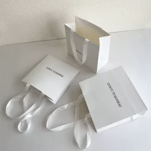 Small Minimum Order Quantity 100 Pieces Personal Logo Accepted Customize White Bouquet Gift Paper Bags for Gift Packaging