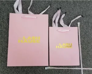 White Cardboard Craft Paper Gift Bags for Boutique Stores Recyclable Luxury Style Custom Design Great Value