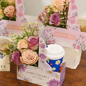 White Cardboard Flower Gift Bags Coffee Milk Tea Gift Boxes Valentine’s Day Gift Bags Square Laminated Packaging Bags