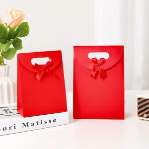 Wholesaler Paper Bags With Design Hot Selling Cute Small Paper Bag Paper Gift Shopping Bag